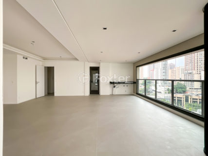 Image 17 - 922300
