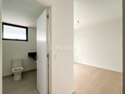 Image 32 - 922300