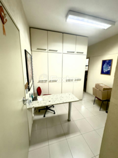 Image 4 - 923436