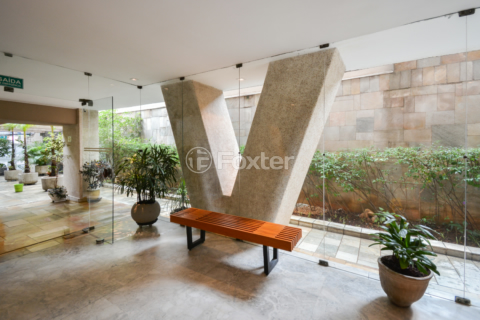 Image 42 - 923857