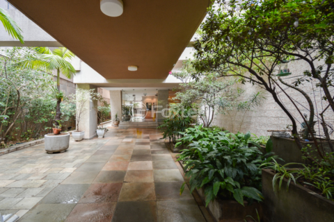 Image 44 - 923857