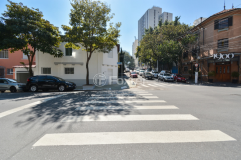 Image 1 - 923886