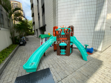 Image 33 - 924945