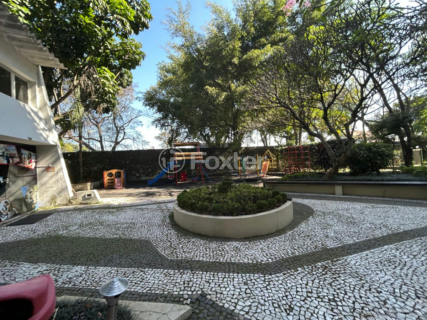 Image 23 - 925022