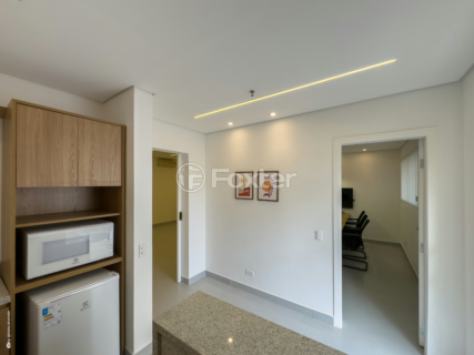Image 33 - 925025