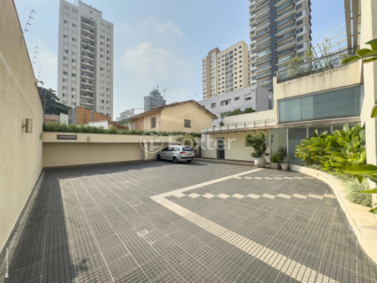 Image 32 - 925025