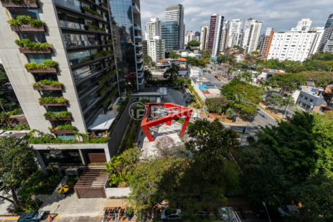 Image 21 - 925060
