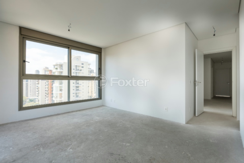 Image 35 - 925060