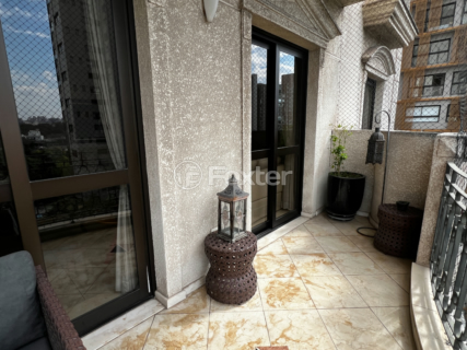 Image 21 - 925240