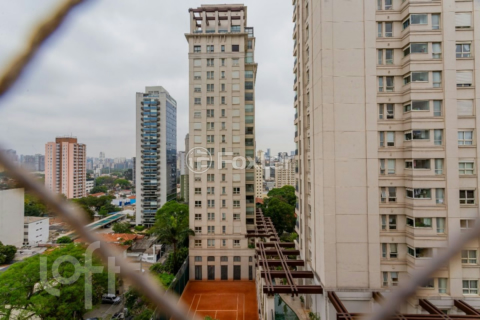 Image 17 - 925746