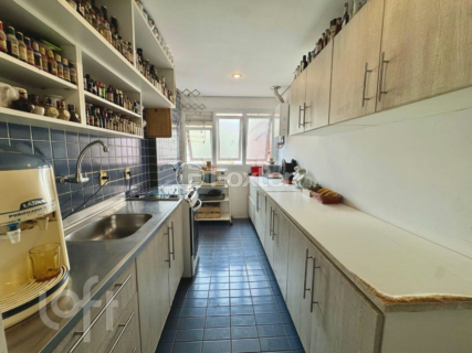 Image 6 - 925951