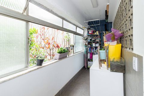 Image 11 - 926349
