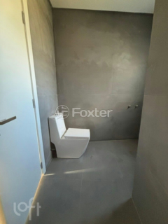 Image 21 - 926680