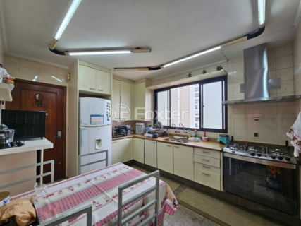 Image 7 - 926750