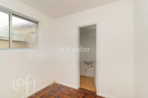 Image 18 - 927075