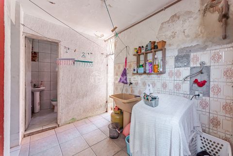 Image 33 - 927488