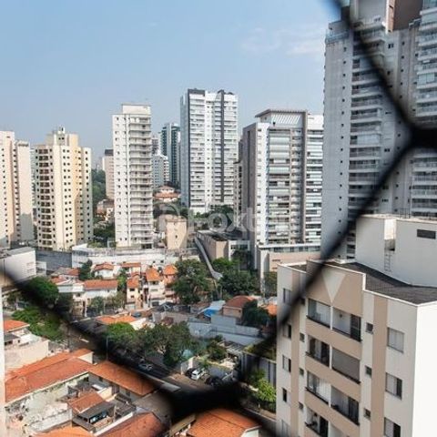 Image 25 - 927526