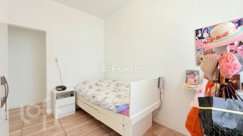 Image 7 - 927557