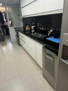 Image 21 - 927593