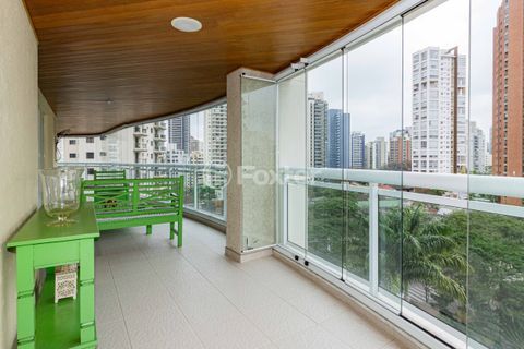 Image 5 - 927611
