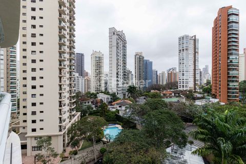Image 22 - 927611