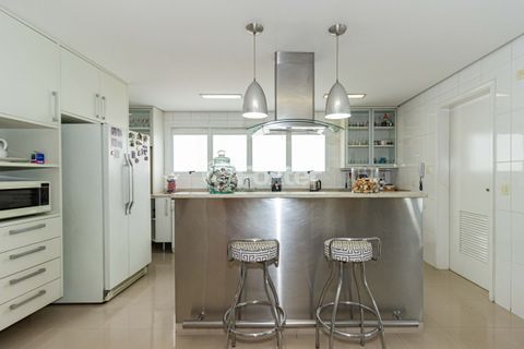 Image 18 - 927611