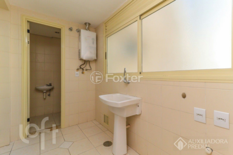 Image 31 - 928035