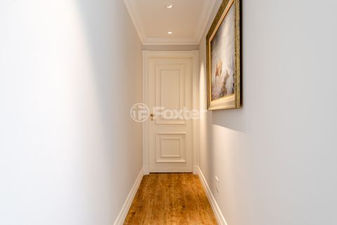 Image 21 - 928121