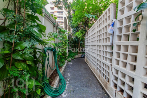 Image 80 - 929280