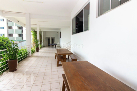 Image 4 - 929303
