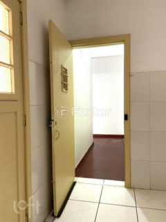 Image 25 - 929750