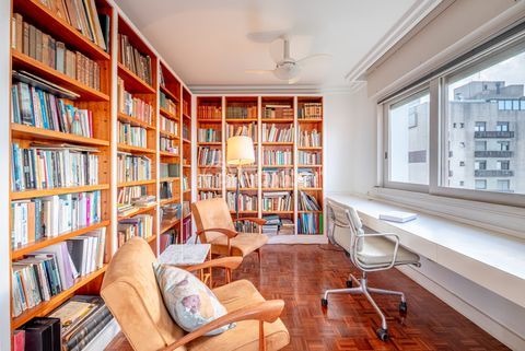Image 8 - 929890
