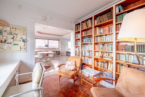 Image 9 - 929890