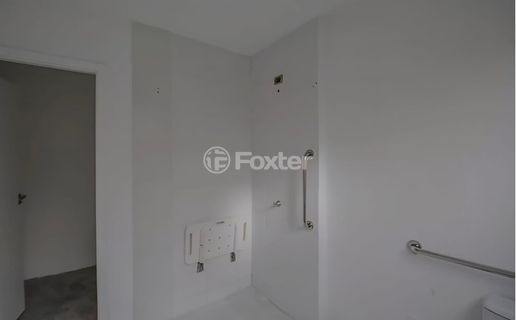 Image 7 - 930013