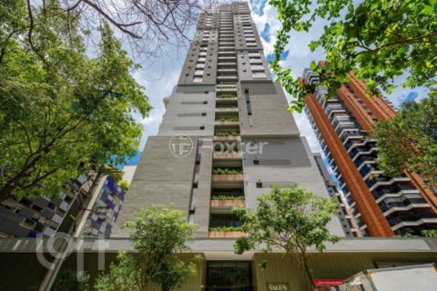 Image 17 - 930136