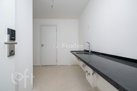 Image 3 - 930136