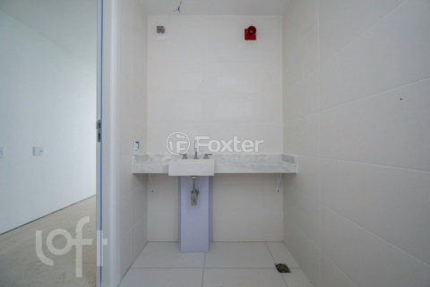 Image 7 - 930136