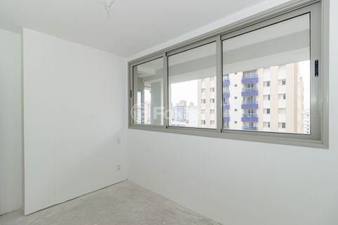 Image 32 - 930345