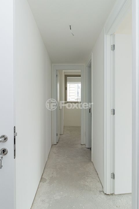Image 17 - 930345