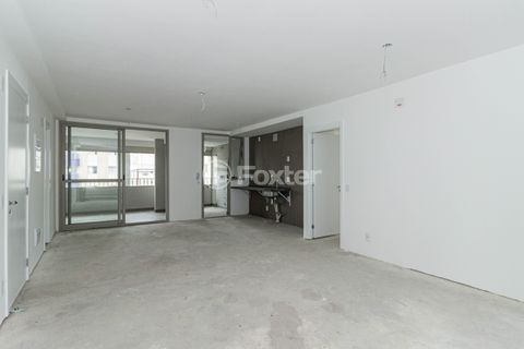 Image 8 - 930345