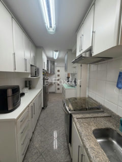 Image 29 - 930352
