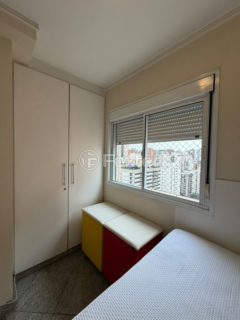Image 32 - 930352