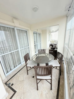 Image 11 - 930352