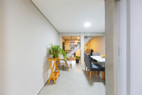 Image 6 - 930503