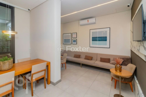 Image 32 - 930571