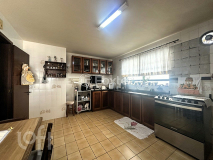 Image 4 - 930585