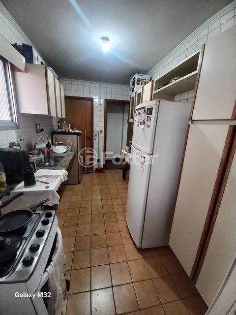 Image 5 - 930662