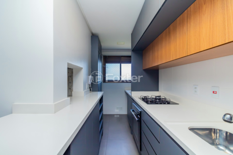 Image 21 - 930670