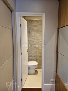 Image 4 - 930746