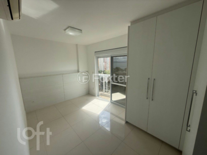 Image 3 - 930818